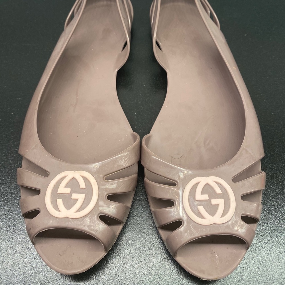 Authentic!! Gucci flats!